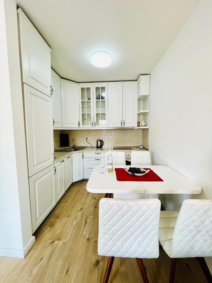 4 Llullat - City Center Apartment Pristina Esterno foto