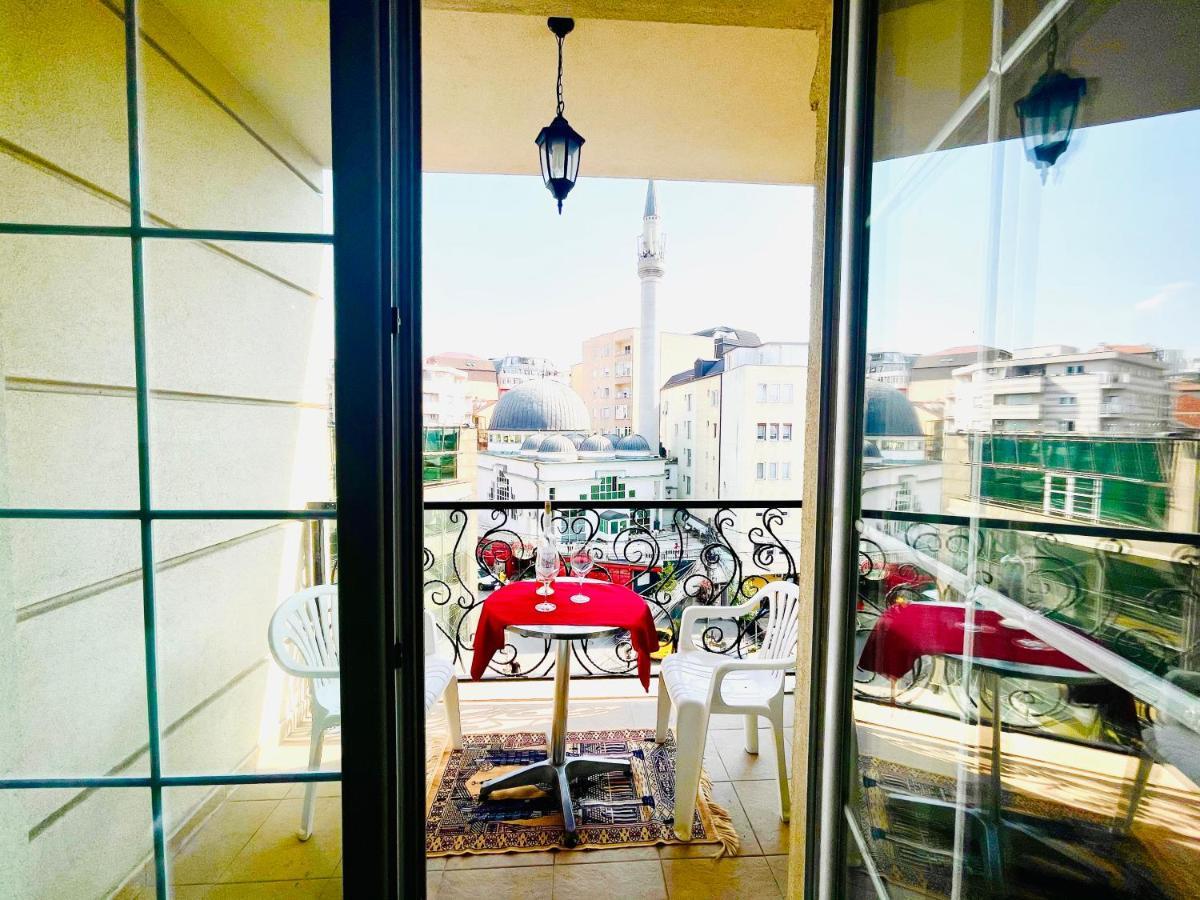 4 Llullat - City Center Apartment Pristina Esterno foto