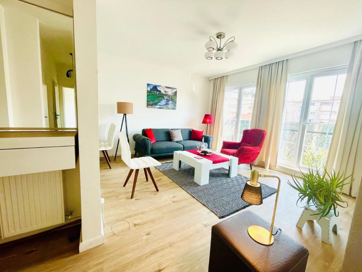 4 Llullat - City Center Apartment Pristina Esterno foto