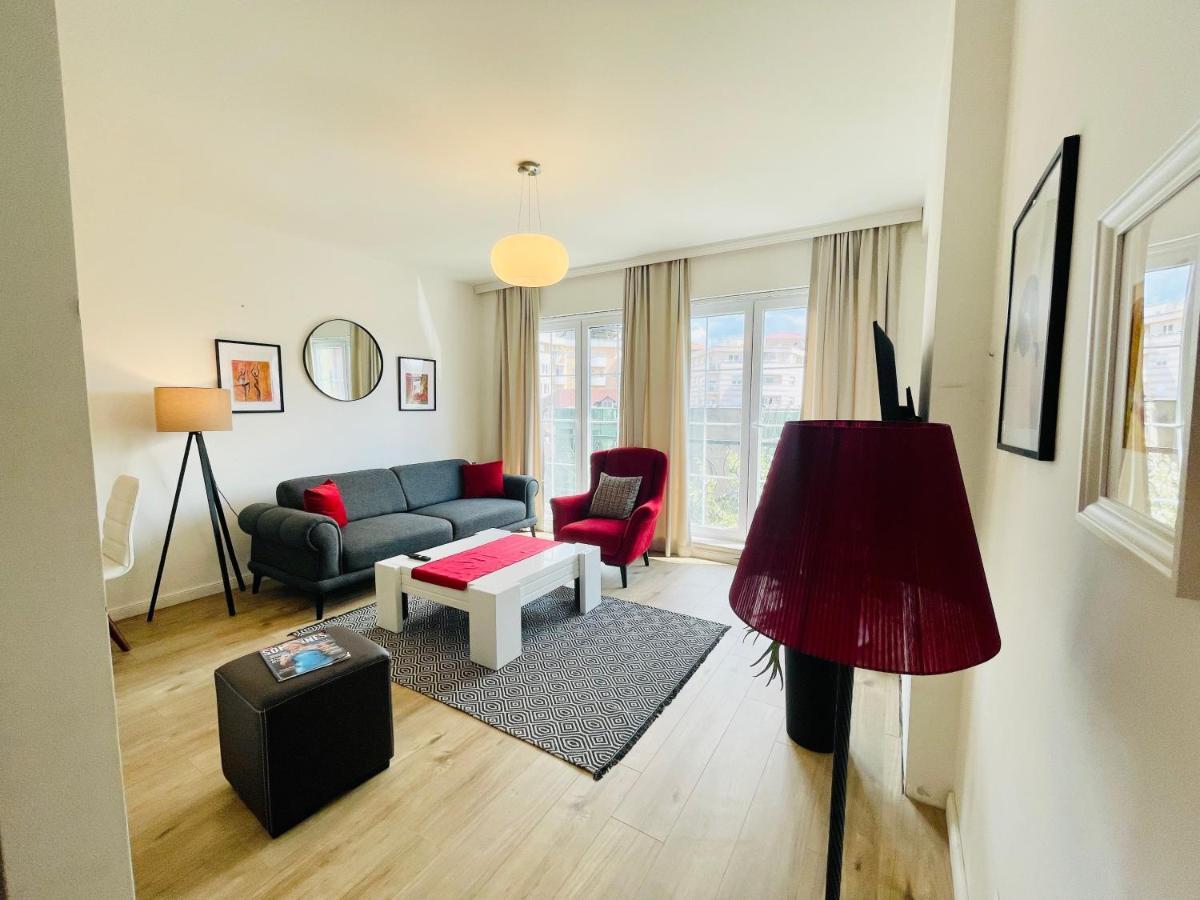 4 Llullat - City Center Apartment Pristina Esterno foto