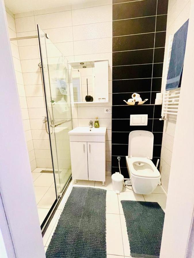 4 Llullat - City Center Apartment Pristina Esterno foto
